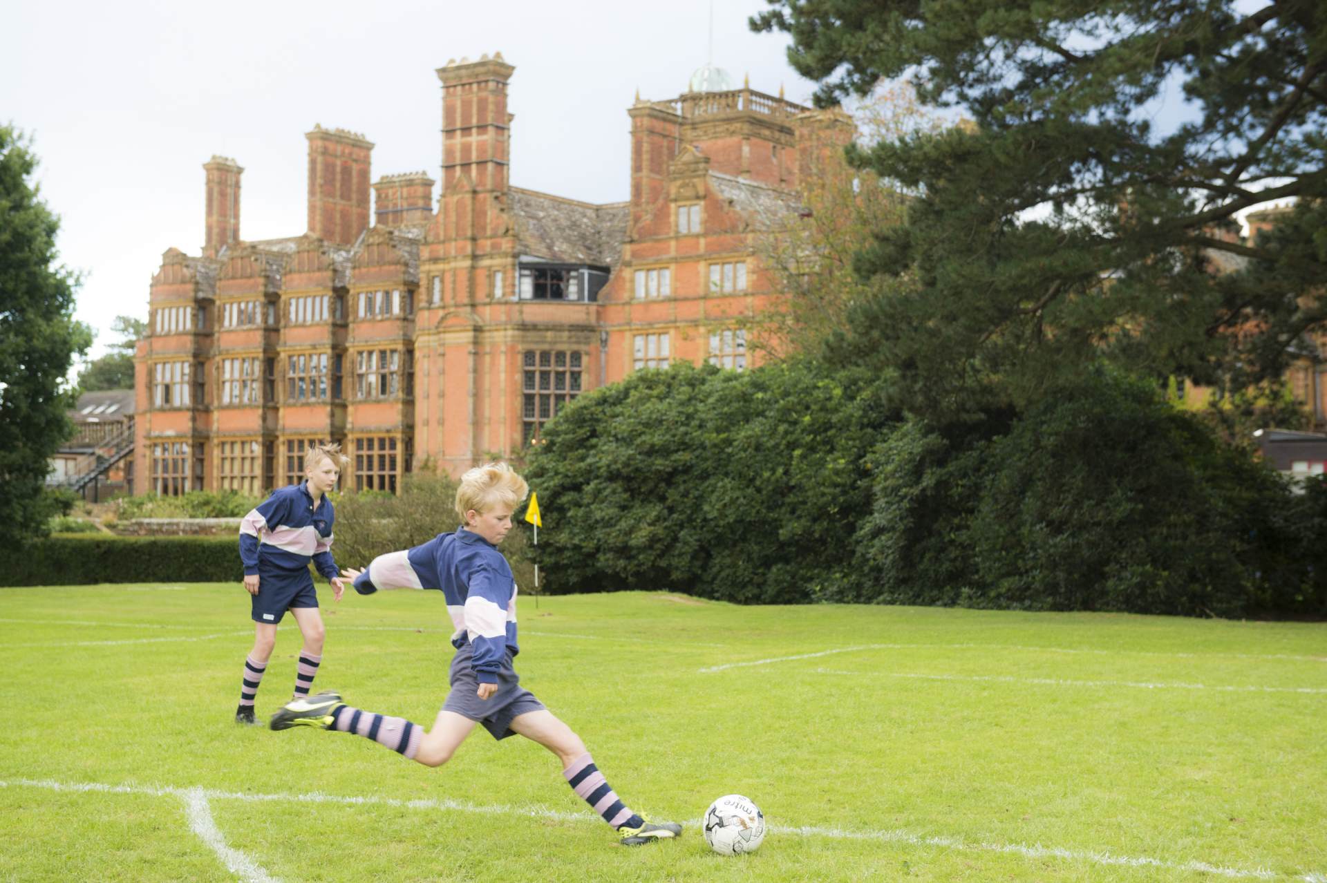 2 kids playing football